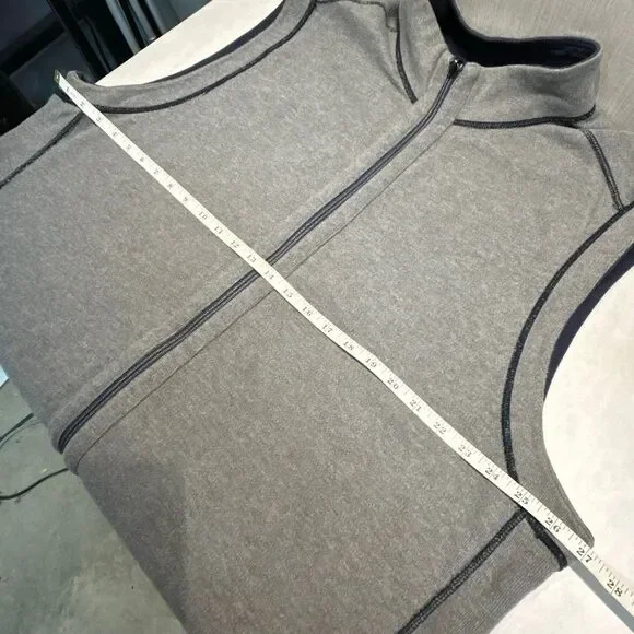 Tommy Bahama Men's Dual-Tone Gray and Navy Vest - Picture 7 of 8